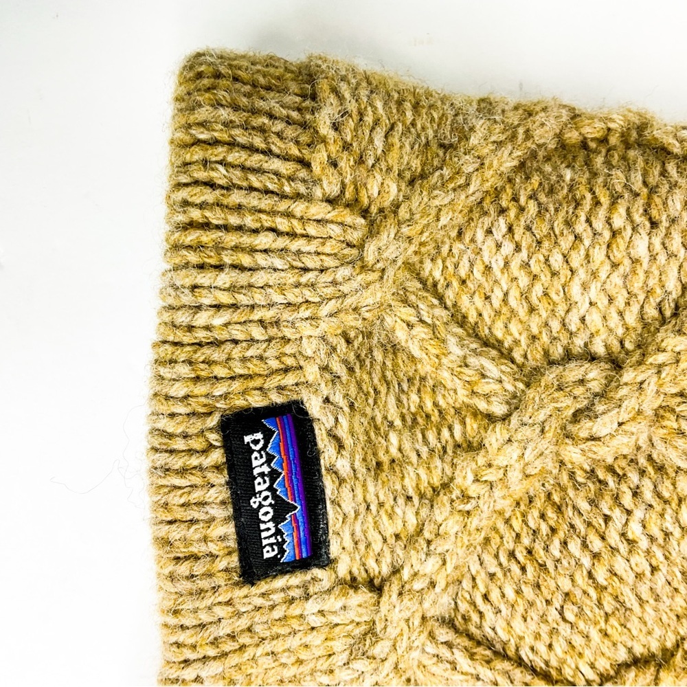 Patagonia Merino Wool Cable Knit Beanie | Women's Tan Winter Hat One Size - Picture 2 of 4